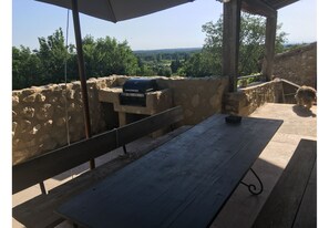 Outdoor dining - 18th CENTURY STONE BASTIDE in UZES (La Bastide-d'Engras)