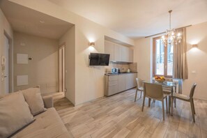 TV - ApartmentsArena - Palazzo Cantore Collection - Urban Loft (Verona)