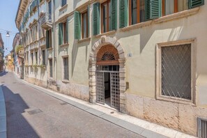 Exterior detail - ApartmentsArena - Palazzo Cantore Collection - Urban Loft (Verona)