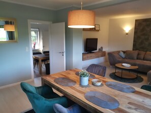 Dining - Idyllically situated apartment Logafeld in the Leeraner Meeden, pet friendly! (Leer (Ostfriesland))