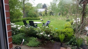 Outdoor dining - Idyllically situated apartment Logafeld in the Leeraner Meeden, pet friendly! (Leer (Ostfriesland))