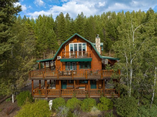 North Star Ranch Chalet 13 beds, events okay with approval and additional fee