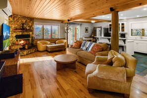 Smart TV, foosball, table tennis, stereo - North Star Ranch - Event Venue sleeps 46 multiple buildings (Whitefish)