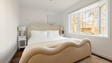 Luxury House, Patio, Garden View | Egyptian cotton sheets, premium bedding, memory foam beds, minibar