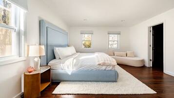 Cortinas blackout, tabla de planchar con plancha y wifi gratis