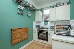 Fridge, microwave, oven, stovetop - Spacious 2BDR with Dedicated Work Area (Greater London)