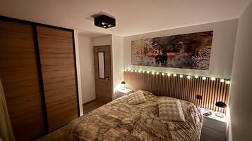 Fer et planche Ă repasser, Wi-Fi, draps fournis