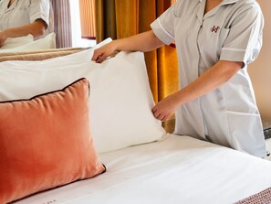 Zimmer, 1 King-Bett, Erdgeschoss | Italienische Bettbezüge von Frette, hochwertige Bettwaren, Minibar