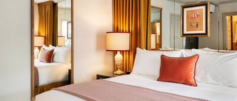 Chambre, 1 trÚs grand lit | Draps italiens de Frette, literie de qualité, minibar