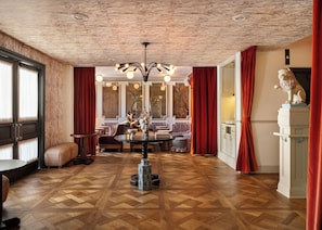 Lobby - The Hotel Lili (Beverly Hills)