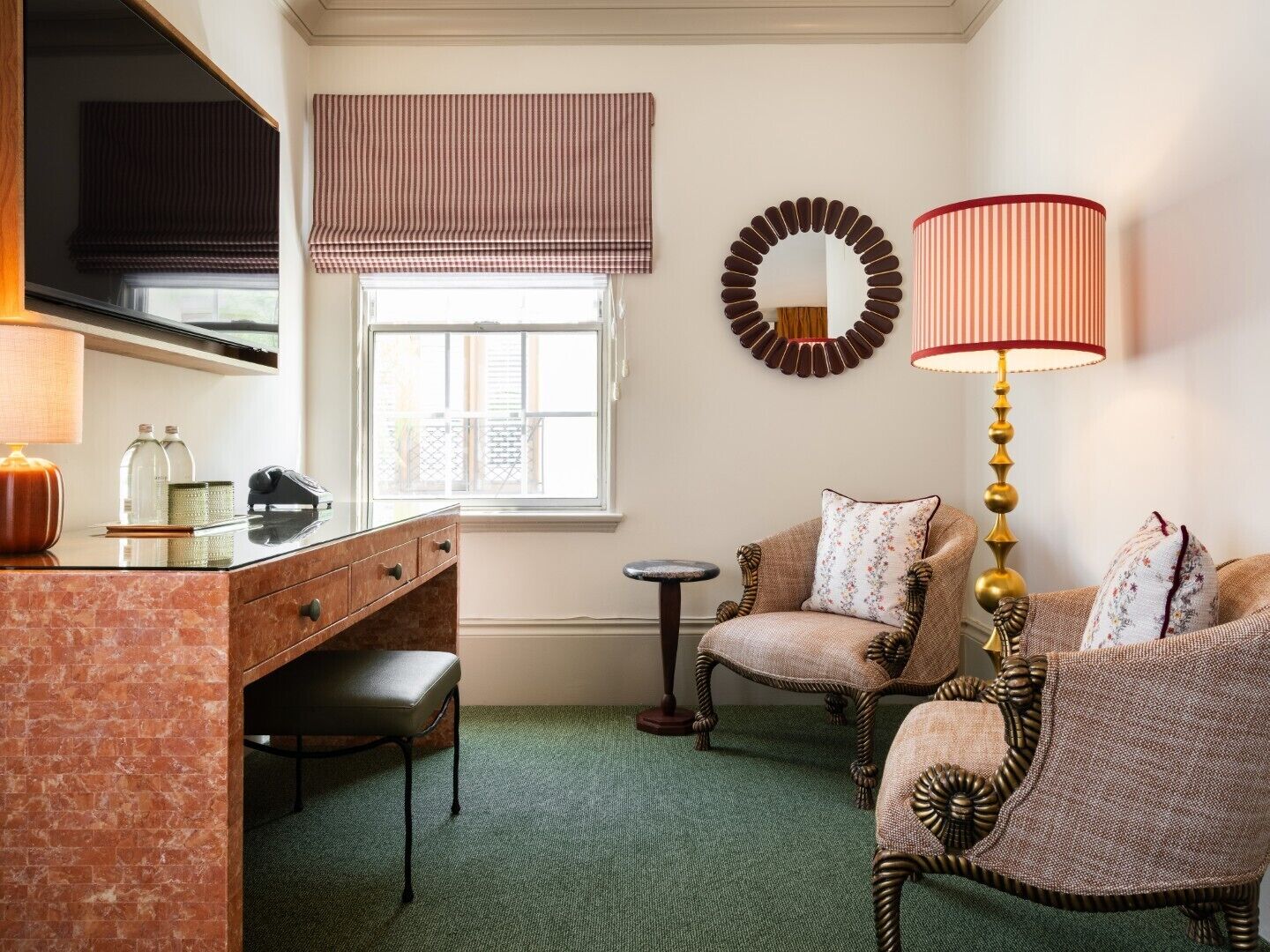 Studiosuite (The  Lili) | Wohnbereich | 50-Zoll-LED-Fernseher mit Digitalempfang