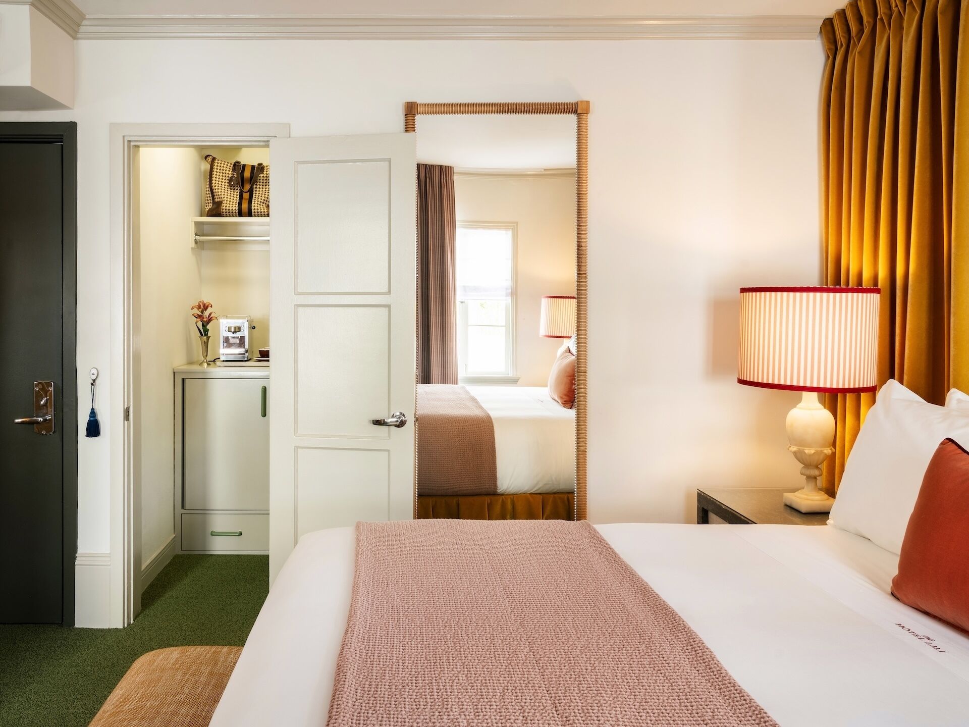 Italienske Frette-laken, sengetøy av topp kvalitet og minibar