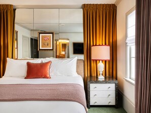 Zimmer, 1 King-Bett (Lil) | Italienische Bettbezüge von Frette, hochwertige Bettwaren, Minibar