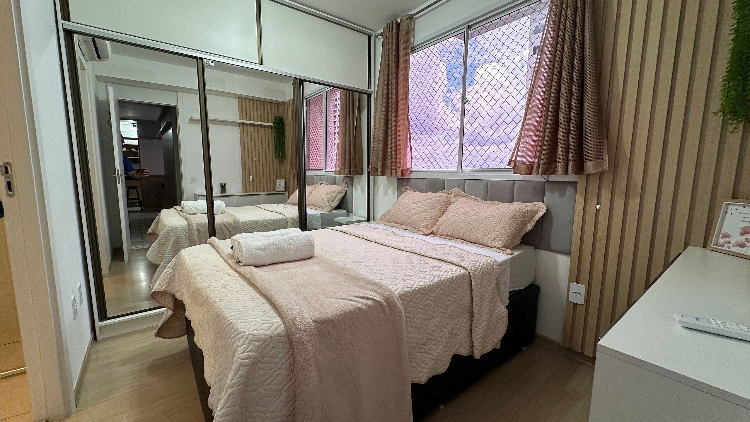 Apartment | Desk, laptop workspace, iron/ironing board, free WiFi