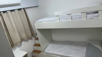 Eenvoudig appartement | Uitzicht vanuit de kamer