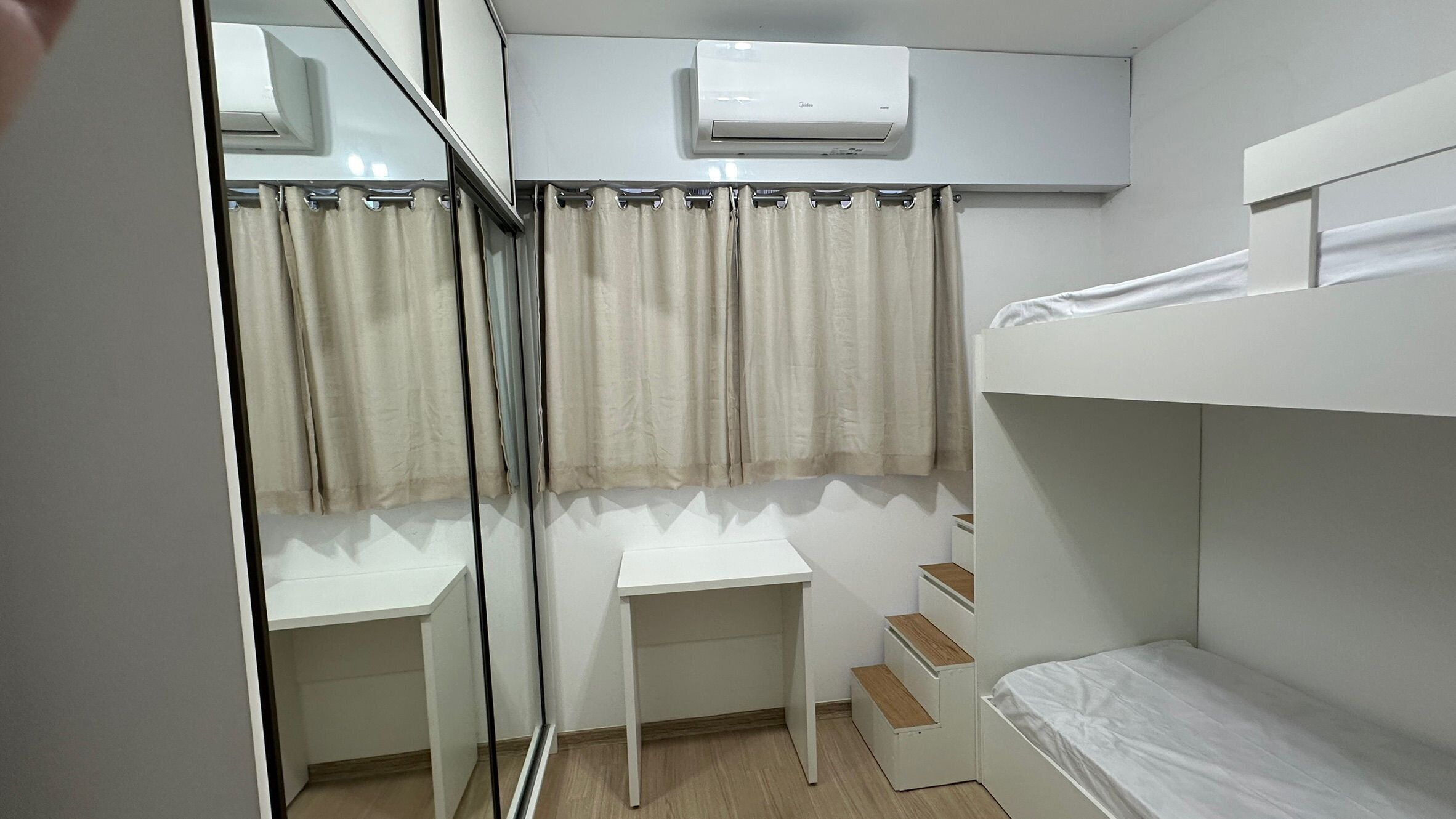 Apartamento básico | Escrivaninha, espaço de trabalho para notebook
