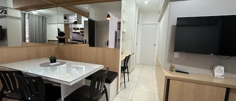 Basic Apartment | Dining