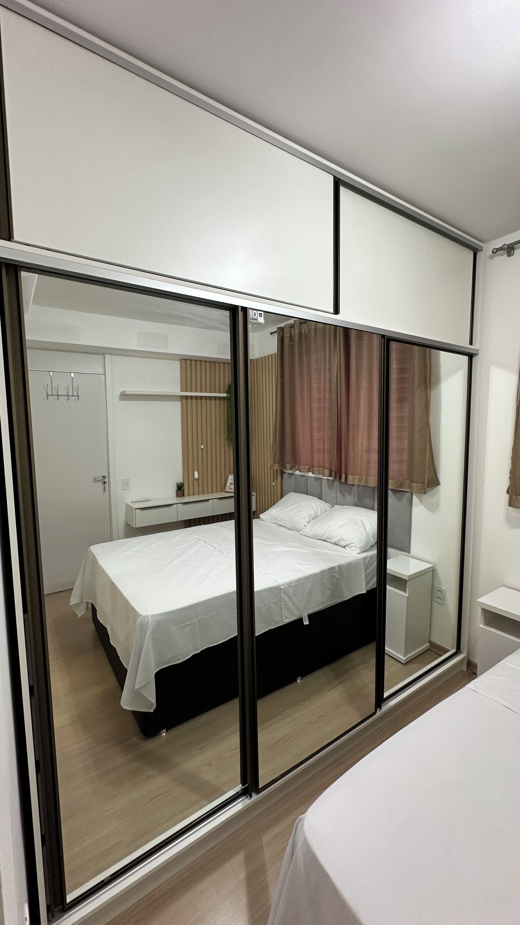 Departamento básico | Tabla de planchar con plancha y wifi gratis 