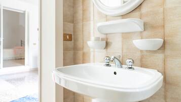 Doccia, asciugacapelli, asciugamani