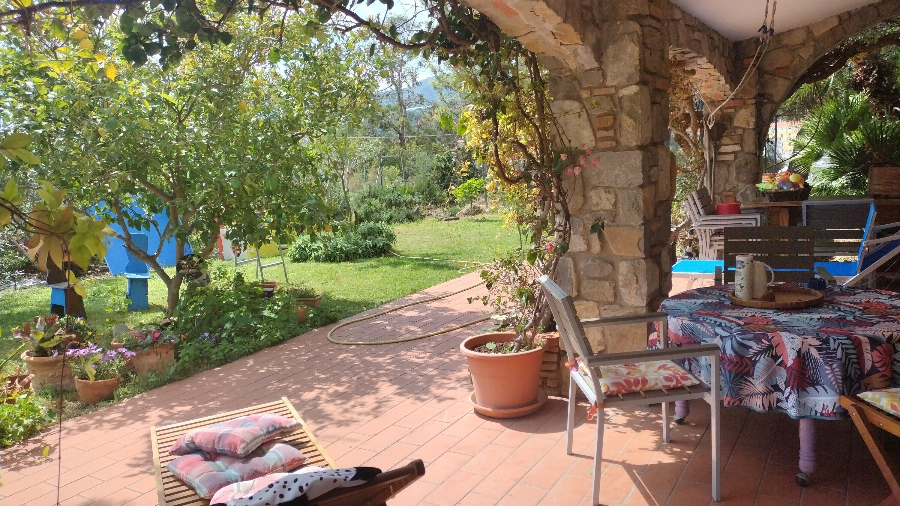 屋外ダイニングエリア