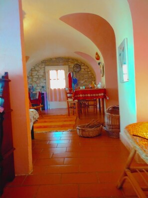 Dining - Holiday Home 'Piccolo Angolo di Paradiso' with Private Terrace, Garden & Wi-Fi (Taggia)