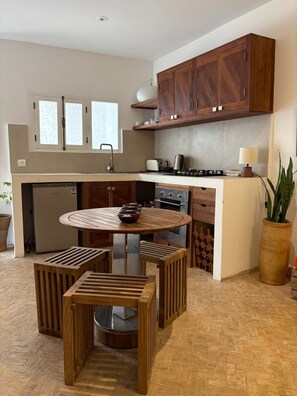 Private kitchen - Dar Sghira - House in the heart of Essaouira with sunny terrace (Essaouira)