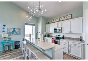 Private kitchen - Blue water Bliss at Surfside Spacious 4 bd 4 bath Ocean Front Private Walk Over (Freeport)