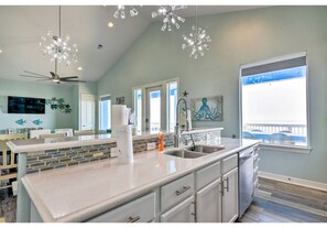 Private kitchen - Blue water Bliss at Surfside Spacious 4 bd 4 bath Ocean Front Private Walk Over (Freeport)