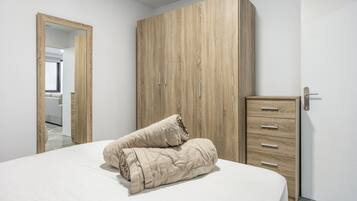 Iron/ironing board, WiFi, bed sheets