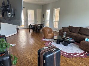 Interior - Cozy 1-bedroom house with AC in quaint Houston neighborhood (Houston)