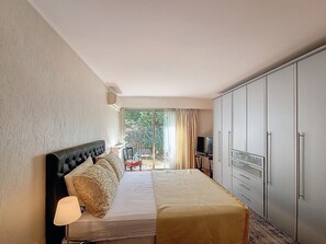 Bügeleisen/Bügelbrett, WLAN, Bettwäsche