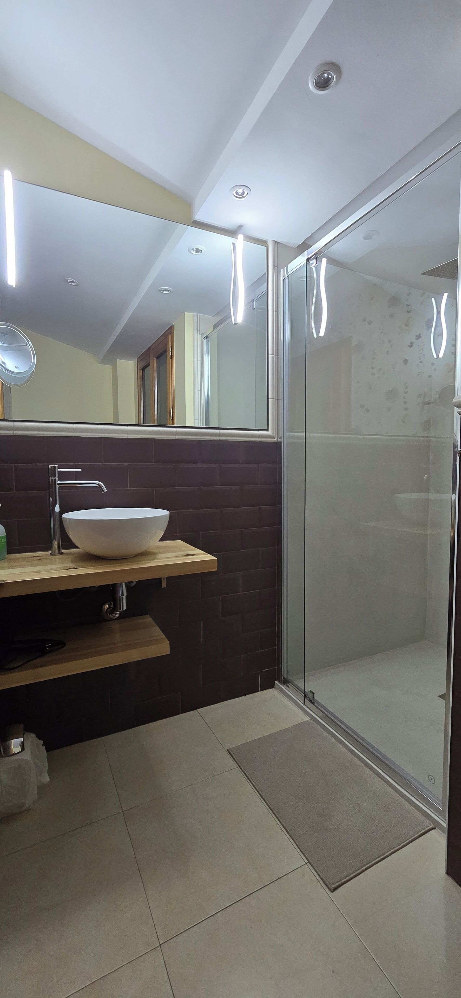 Standaard appartement | Badkamer | Zeep, shampoo, toiletpapier
