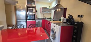สแตนดาร์ดอพาร์ทเมนท์ | ครัวส่วนตัว | ตู้เย็นขนาดใหญ่, ไมโครเวฟ, เตาอบ, เตาประกอบอาหาร