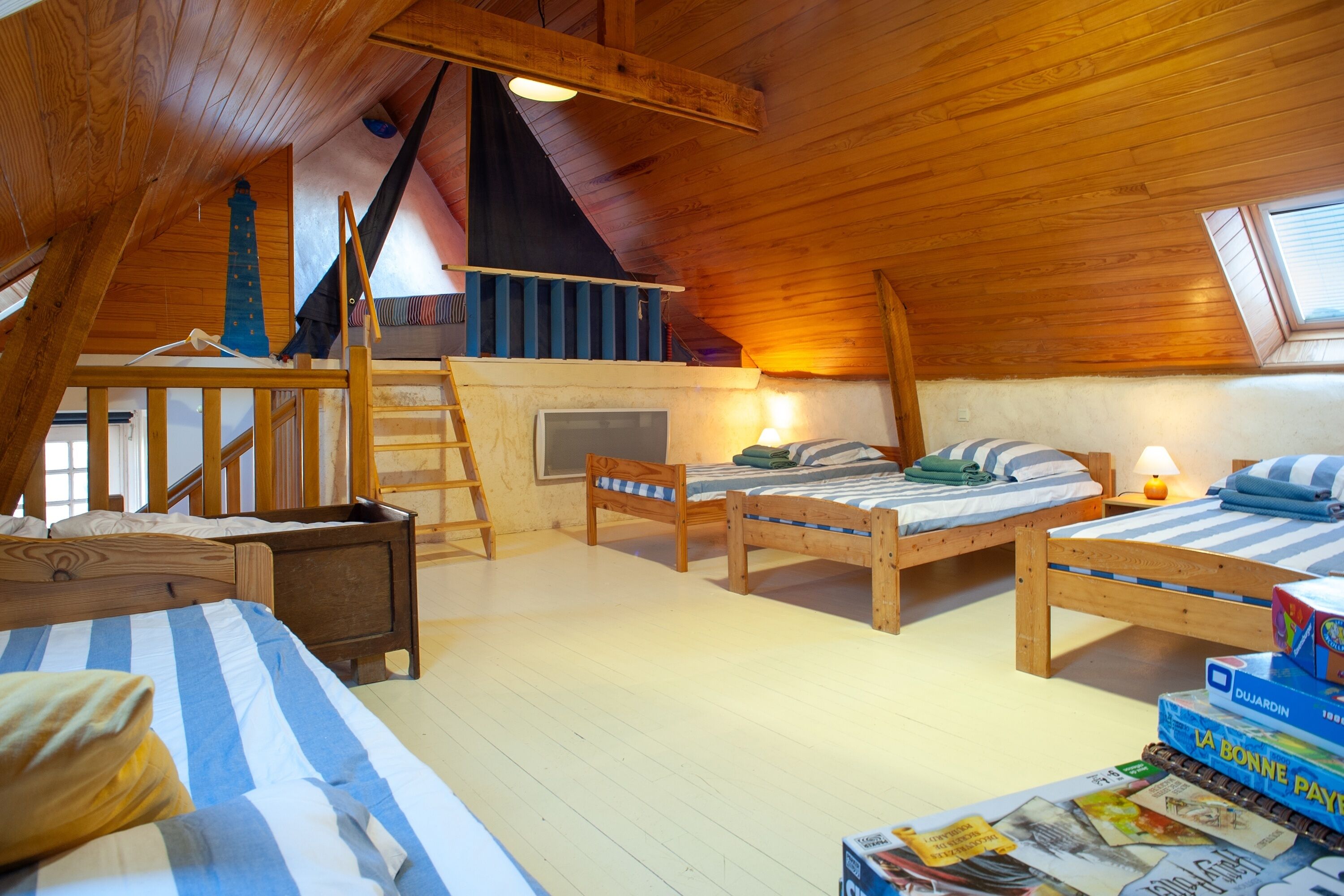 Fer et planche à repasser, draps fournis