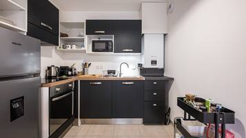 Réfrigérateur, micro-ondes, four, lave-vaisselle