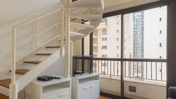 Comfort Duplex, Balcony, City View | Interior