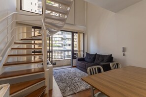 Comfort Duplex, Balcony, City View | Interior - The Loft Jardins by Wecare Hosting (São Paulo)