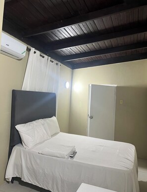 Bügeleisen/Bügelbrett, WLAN, Bettwäsche