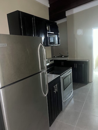 Private kitchen. Lovely 6-bedroom building with AC in peaceful Kingston