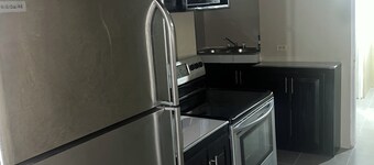 Lovely 6-bedroom building with AC in peaceful Kingston