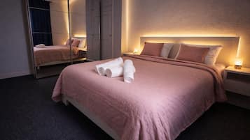 Iron/ironing board, WiFi, bed sheets