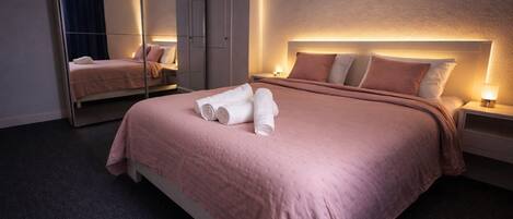 Iron/ironing board, WiFi, bed sheets