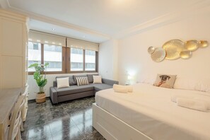 Standard Studio, City View | Iron/ironing board, free WiFi - Smartroom Madrid by Arco (Madrid)