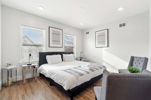 Silitysrauta/-lauta, Wi-Fi, vuodevaatteet