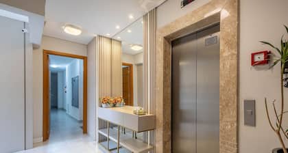 Apt w/ BBQ & Balcony, 400m From the Beach Leaa0506