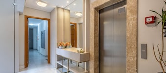 Apt w/ BBQ & Balcony, 400m From the Beach Leaa0506