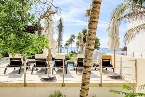 Terrace/patio - Akumal Condo: Beach Access, Pools & Garden View (Akumal)