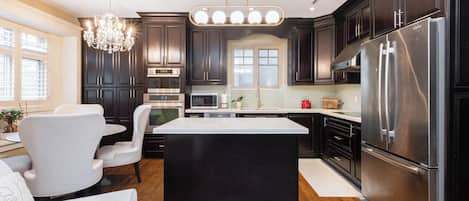 Coffee/tea maker, fridge, microwave, oven