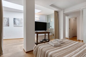 2 habitaciones, tabla de planchar con plancha, wifi y ropa de cama 