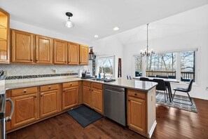 Fridge, microwave, oven, stovetop - One-level w/FirePit, 2 Living Areas & Resort Amens (Hedgesville)